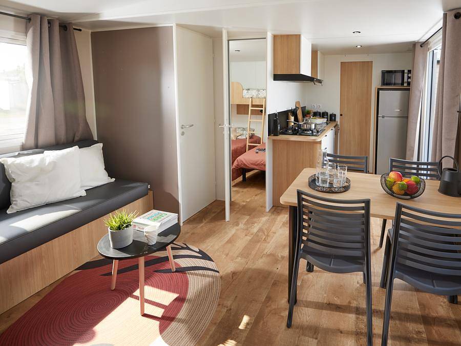 Flower Camping Le Kerleyou - Mobilhome 4 personas - Homeflower Premium 29m² - 2 habitaciones + terraza cubierta 21m² + Clim + Tv + sábanas + toallas 4 pers. in Douarnenez, Iroise