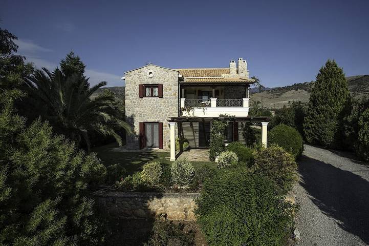 Location de vacances pour 10 personnes, avec jardin et balcon à Galaxidi