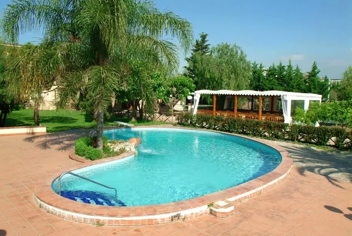 Alloggio in famiglia per 3 persone, con giardino e piscina nonché panorama, adatto a famiglie con bambini - 1