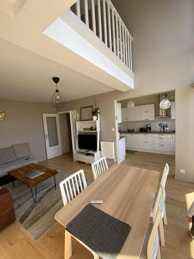 Appartement entier, Appartement moderne baigné de lumière en centre-ville in Douarnenez, Région de Quimper