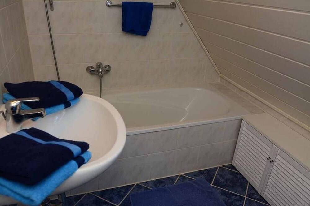 Ganze Wohnung, Gemütliches 70qm Ferienhaus, 2-stöckig, mit Vitalsauna + Lichttherapie in Dinkelsbühl, Romantische Straße