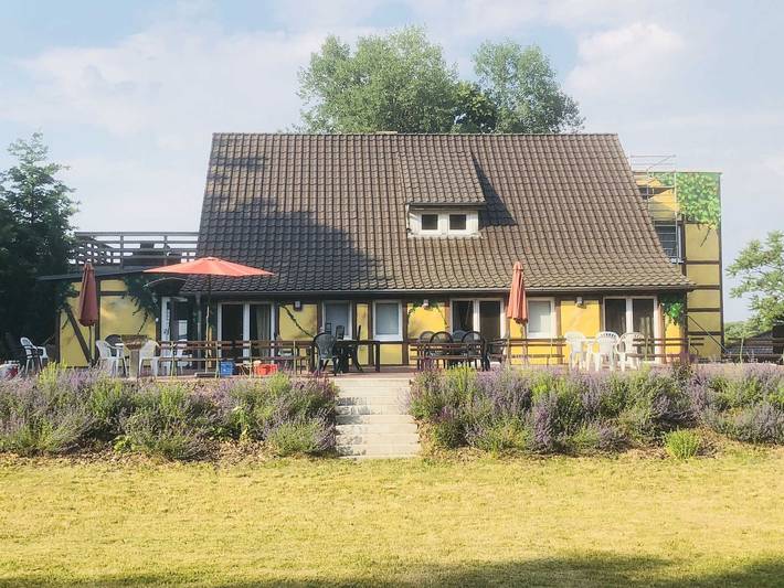 Zimmer, mit Garten in der Feldberger Seenlandschaft