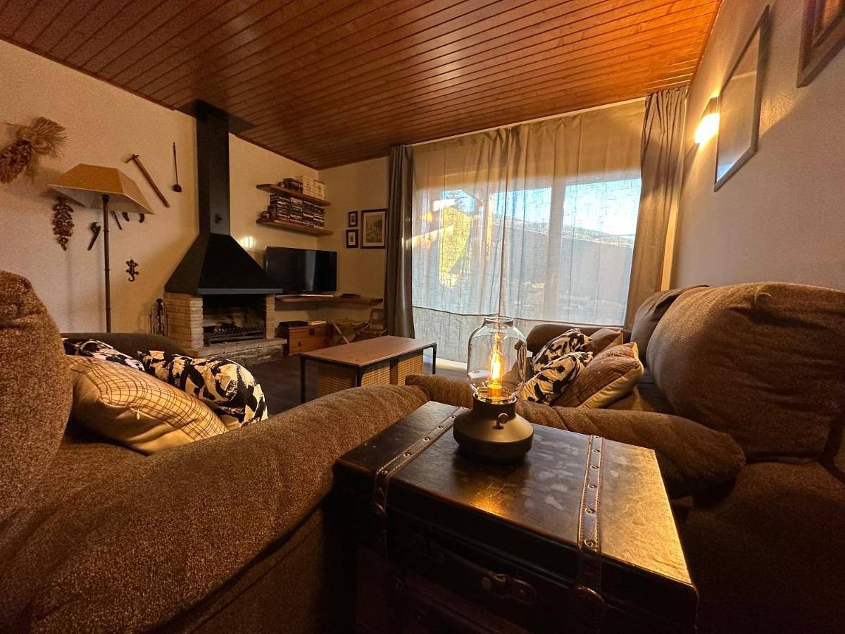 Appartement entier, Two-Bedroom Apartment in Nahuja, Parc naturel régional des Pyrénées catalanes