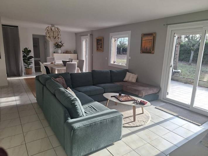 Location de vacances pour 14 personnes, avec terrasse et jardin à Mandres-les-Roses