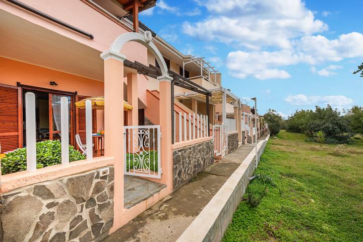 Appartement entier, Charmant appartement "Relax nel verde a Villasimius" avec terrasse in Crabonaxa/Villasimius, Villasimius