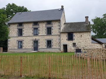 Gîte pour 14 personnes, avec jardin à Giat