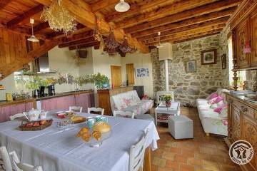 Maison d’hôte pour 12 personnes, avec jardin à Quincié-en-Beaujolais