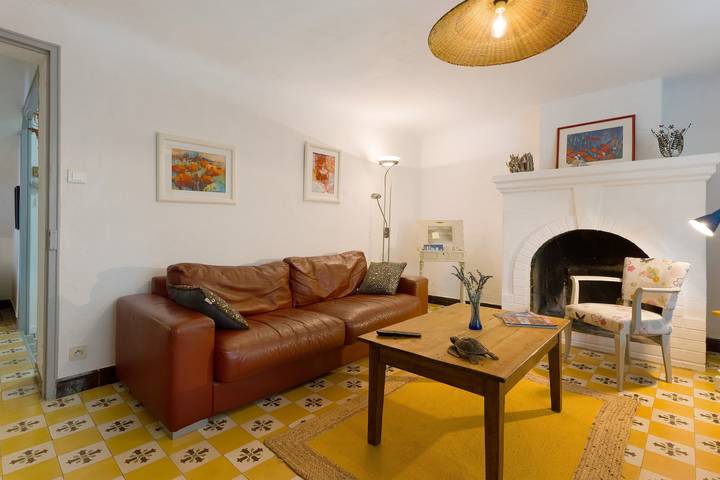 Apartamento entero, Apartamento con encanto - Bajo el tilo in Valréas, Enclave de Valreas