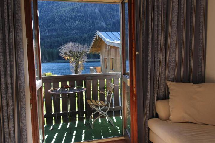 Ferienwohnung für 2 Personen, mit Balkon und Seeblick sowie Ausblick in Unken - 3