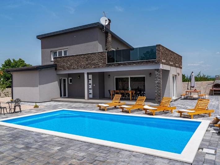 Ferienhaus für 8 Personen, mit Garten und Pool sowie Terrasse, mit Haustier in Općina Stankovci