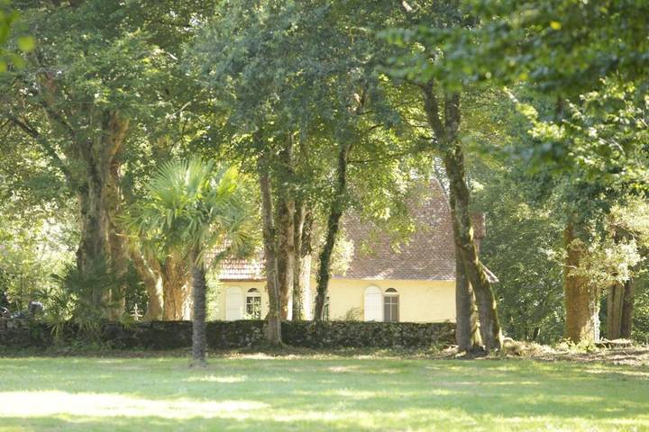 Ferienhaus für 5 Personen, mit Terrasse und Garten sowie Pool und Seeblick
