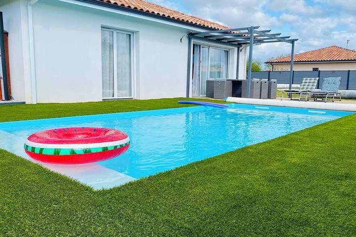 Location de vacances pour 5 personnes, avec terrasse et jardin à Saint-Martin-de-Hinx