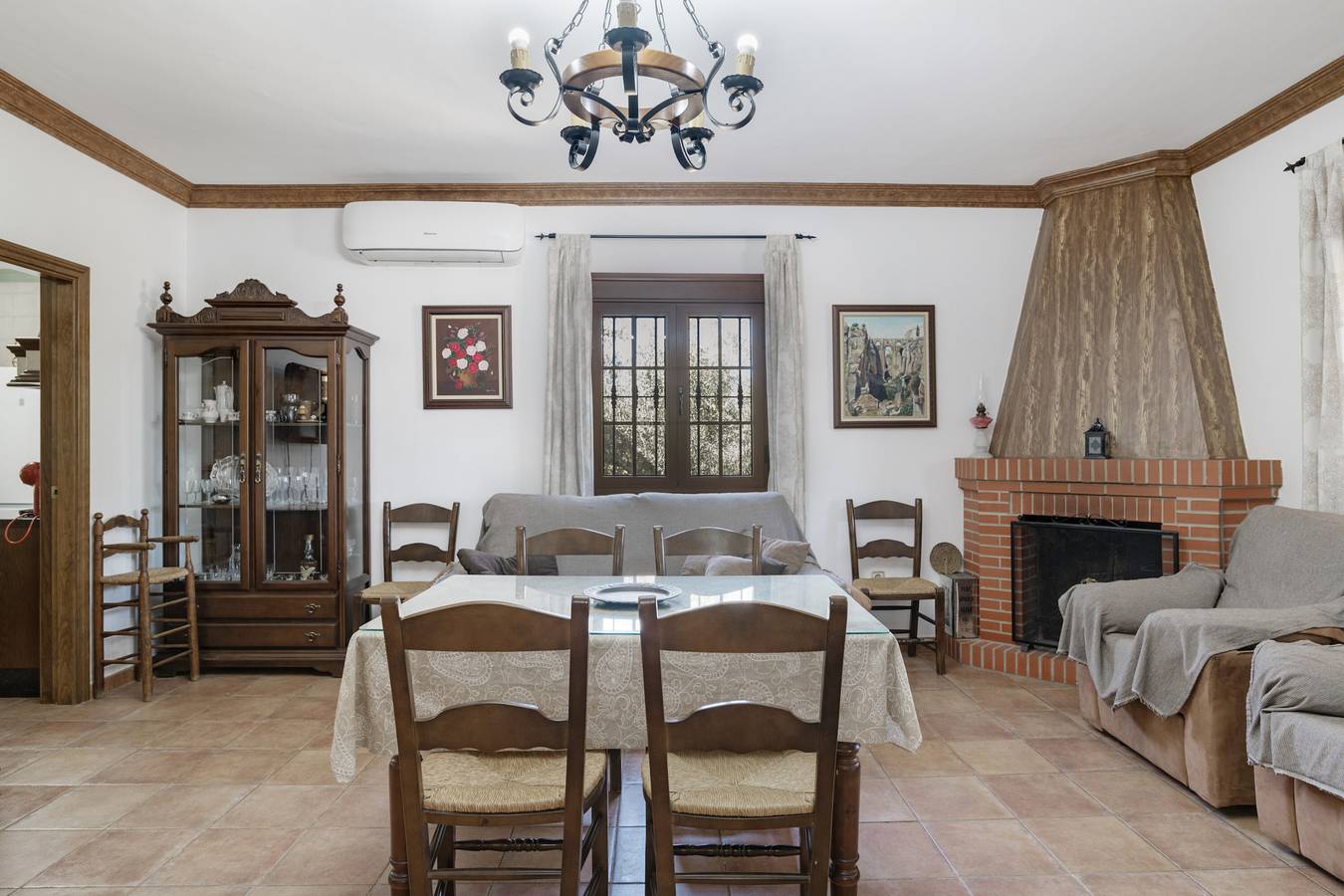Apartamento entero, Apartamento 'Los Abuelos' con vistas a la montaña, Wi-Fi y aire acondicionado in Setenil de las Bodegas, Pueblos Blancos