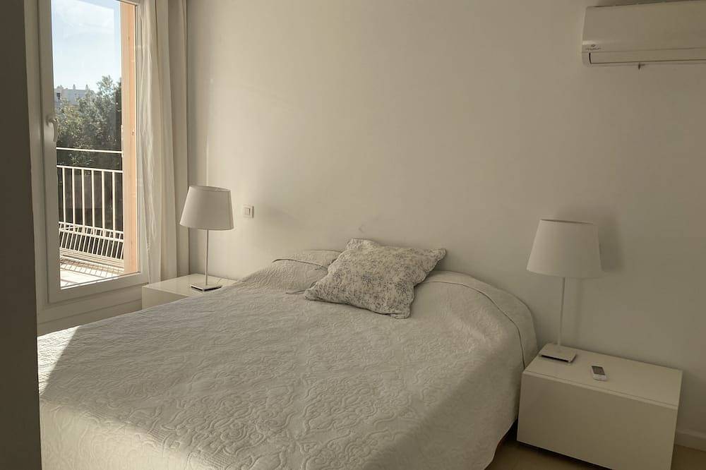 Entire apartment, Impressive apartment with a balcony to the sea in Illetes, Calvià