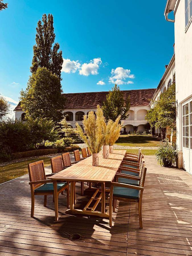 Ferienwohnung für 2 Personen, mit Balkon und Terrasse sowie Garten und Pool