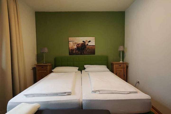 Ganze Wohnung, Doppelzimmer mit eigenem Badezimmer in Prichsenstadt, Fränkisches Weinland