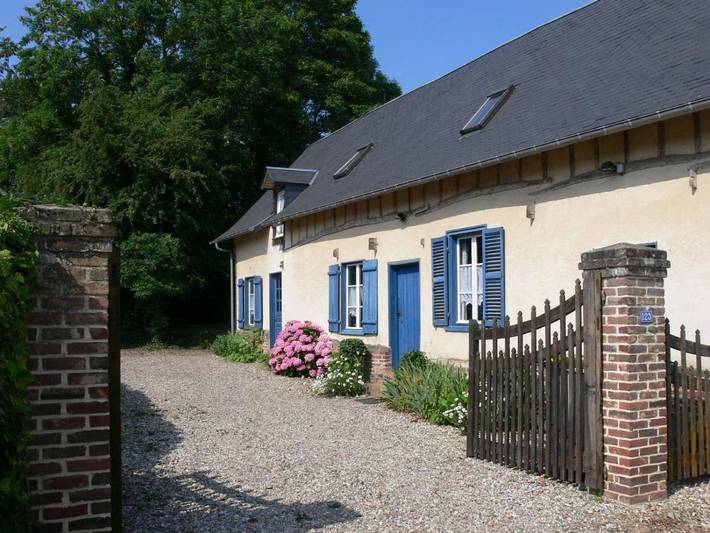 Location de vacances pour 11 personnes, avec vue et jardin à Chépy