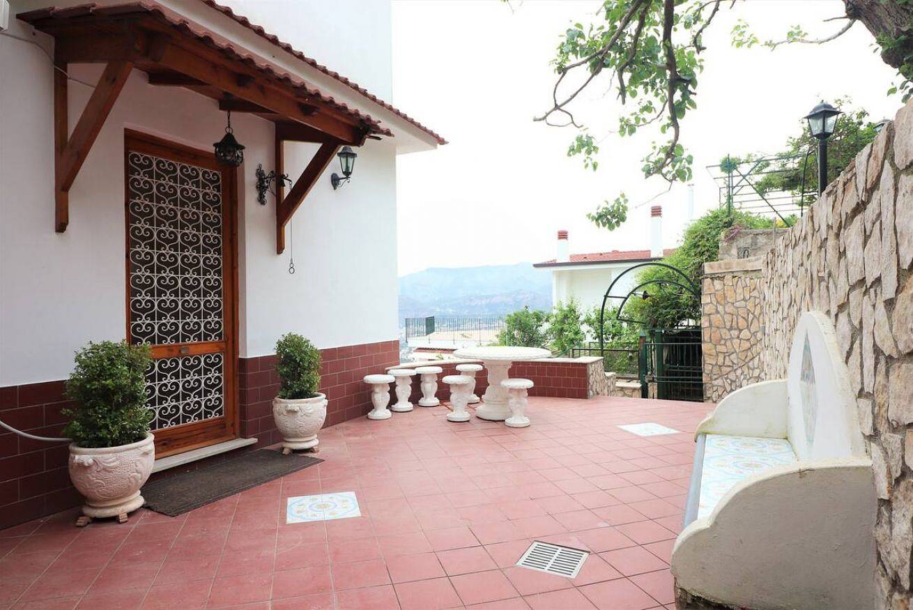 Belevedere - sea view terrace on Sorrento hillside in Sorrento, Península Sorrentina