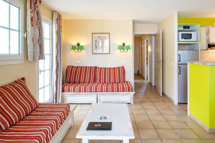 Ganze Wohnung, Appartement an der Côte Basque mit Bergblick, Gemeinschaftspool & privater Terrasse in Urrugne, Bayonne und Umgebung