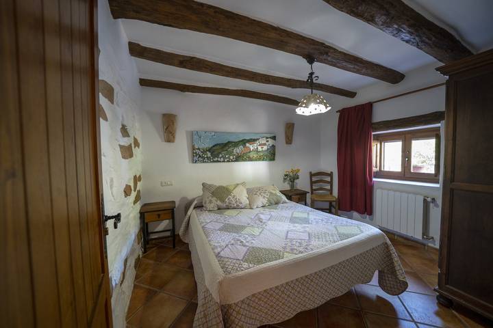 Casa rural para 6 personas, con terraza además de vistas y jardín en Laroya - 3