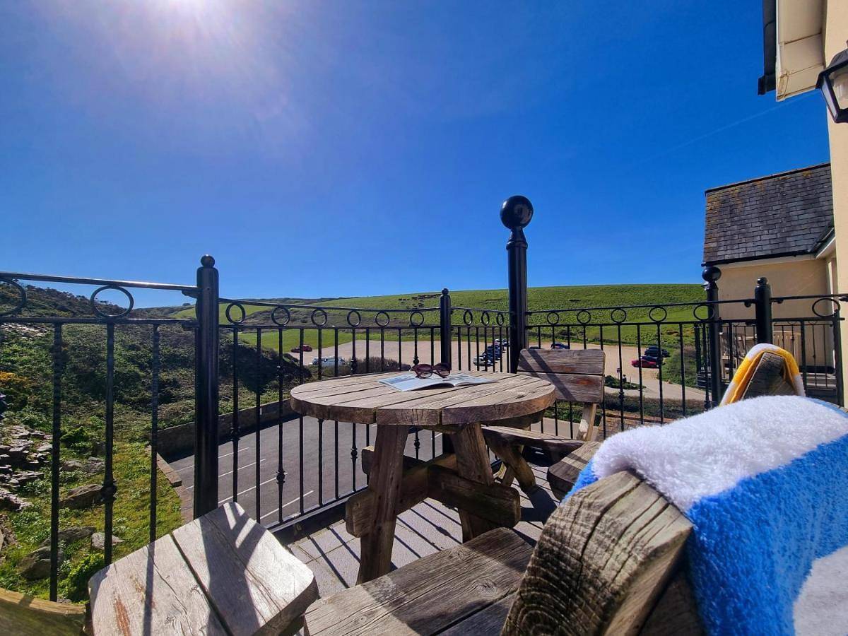 Entire apartment, One-Bedroom Apartment (Twin Beds) in Watergate Bay, Newquay