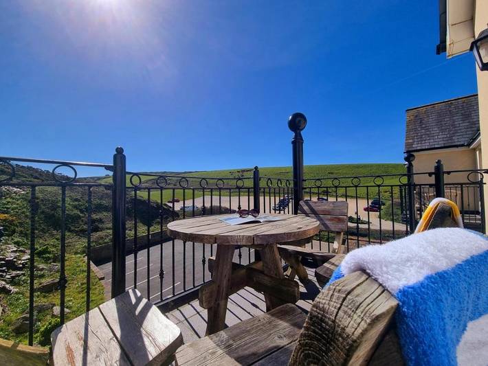 Apartment for 4 people, with Balcony and Terrace as well as Garden and View in Watergate Bay