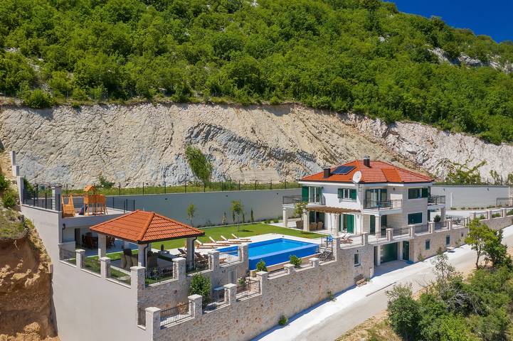 Komfortables Haus mit Terrasse Studenci, Zagora in Makarska Riviera