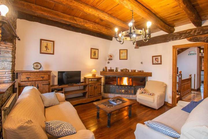 Casa rural para 12 personas, con Balcón y Terraza además de Jardín y Piscina en Ulzama