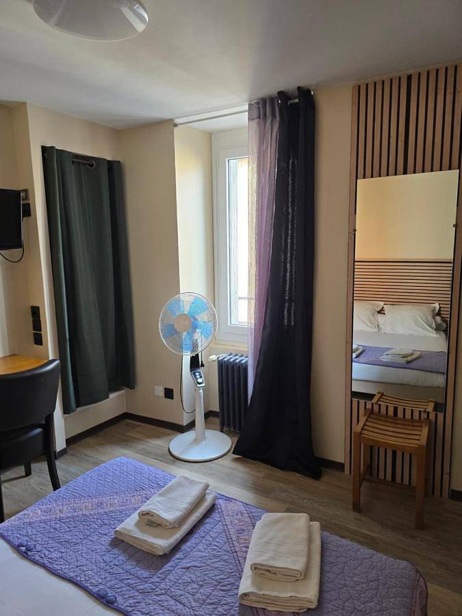 Hôtel pour 2 personnes, avec vue, animaux acceptés à Camarès - 2