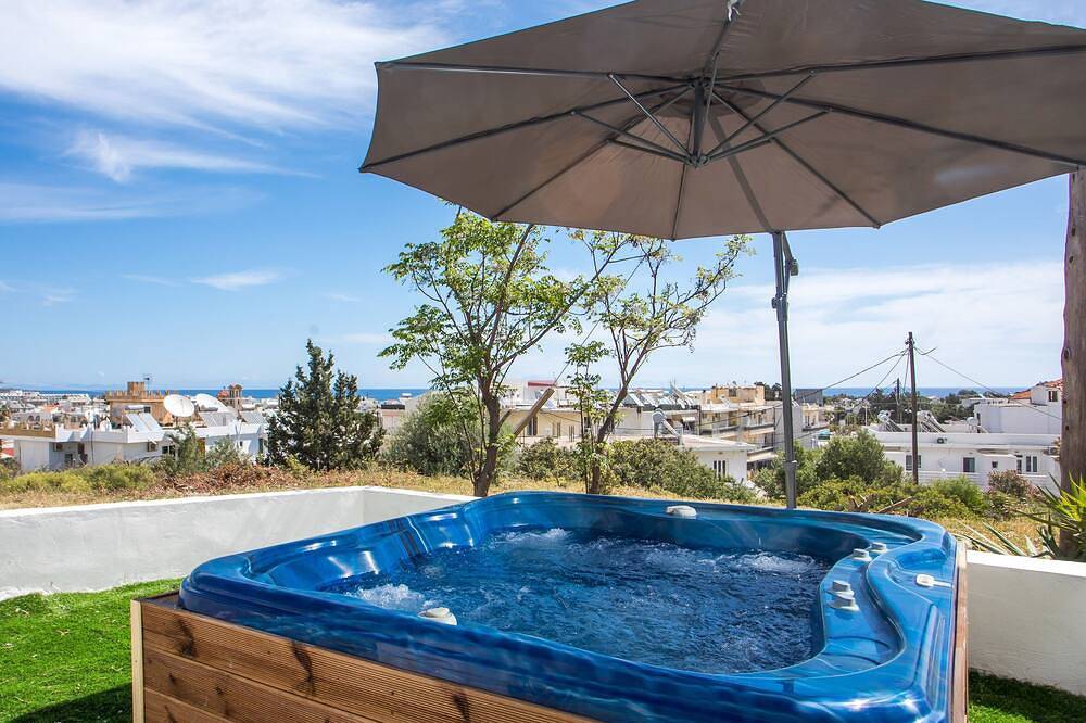Sunny Villa Jacuzz i& View in Faliraki, Rhodos