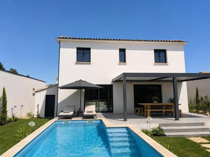 Location de vacances pour 8 personnes, avec jardin ainsi que piscine et terrasse à Mas-Blanc-des-Alpilles