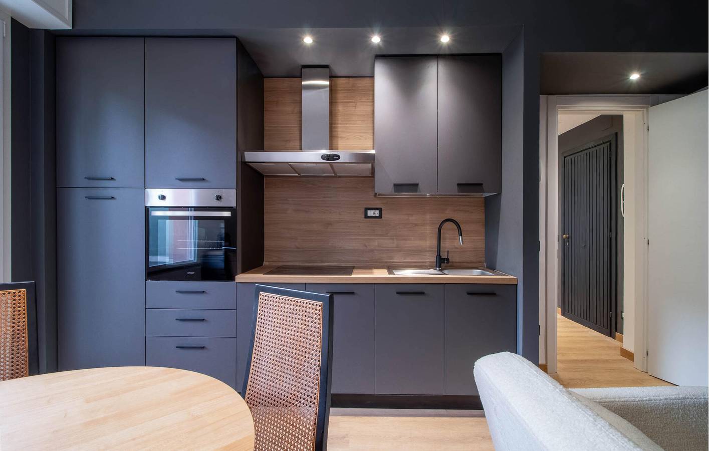 Apartamento vacacional entero, Acogedor apartamento con terraza y wifi, a 2 km de la playa de Pomaro in Santa Margherita, Santa Margherita Ligure
