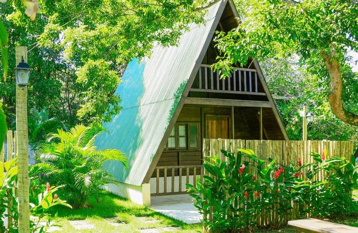 Pousadas para 3 pessoas, com piscina e jardim e ainda balcão em Barra de Pojuca