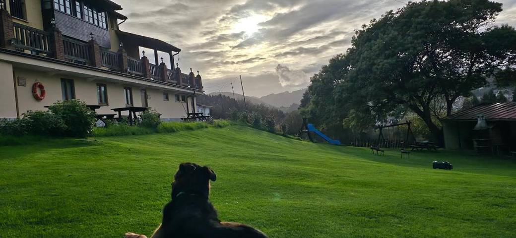 Casa rural para 6 personas, con vistas además de vistas al lago y jardín, Familias con niños en Nalón - 3