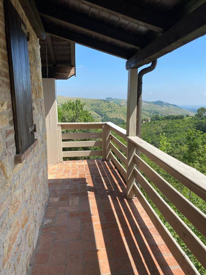 Double or Twin Room with Balcony in Serramazzoni, Province de Modène
