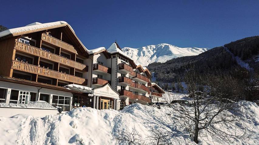 Hotel voor 2 personen, with zwembad and tuin as well as sauna, met huisdier in Fendels