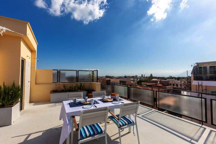 Location de vacances pour 2 personnes, avec vue et terrasse, animaux acceptés à Santa Flavia - 3