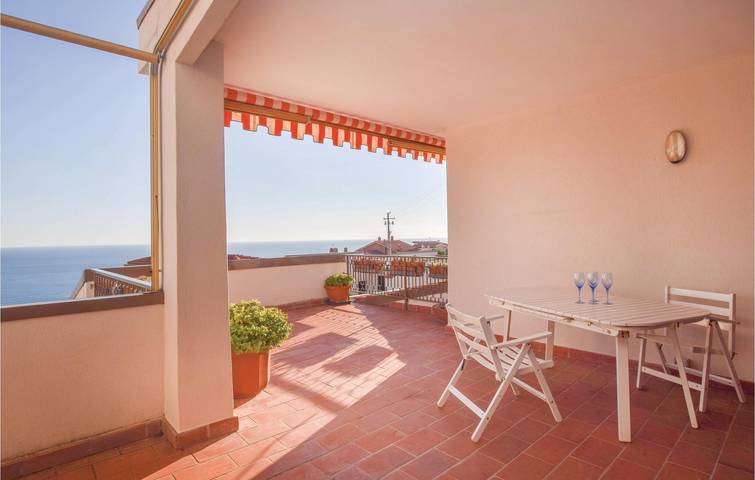 Gîte pour 6 personnes, avec terrasse et piscine dans Ospedaletti - 4