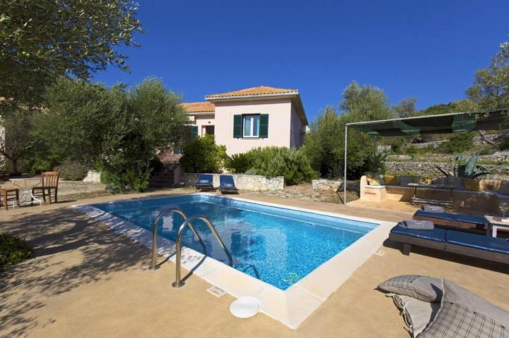 Villa για 4 άτομα, με κήπο και ταράτσα καθώς και πισίνα στην Ιθάκη