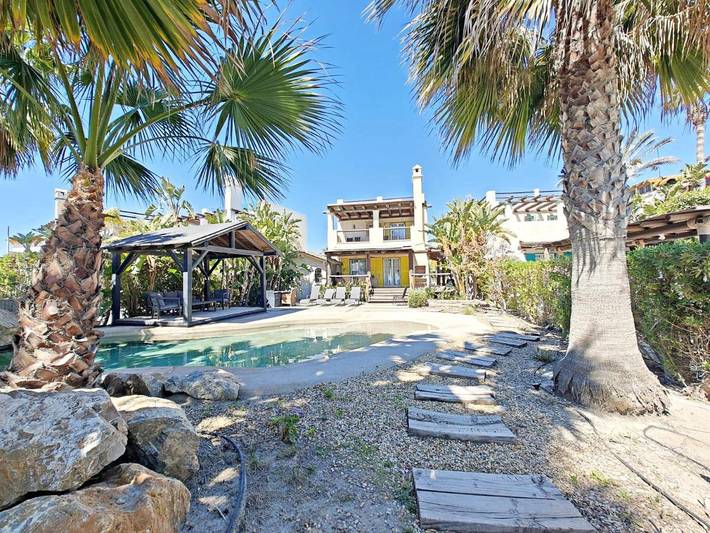 Casa rural para 10 personas, con jardín y vistas además de terraza y piscina en Vera