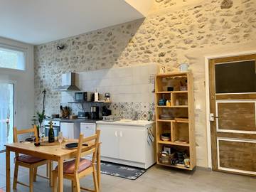 Location De Vacances pour 2 Personnes dans Avrillé-les-Ponceaux, Région de Chinon, Photo 1