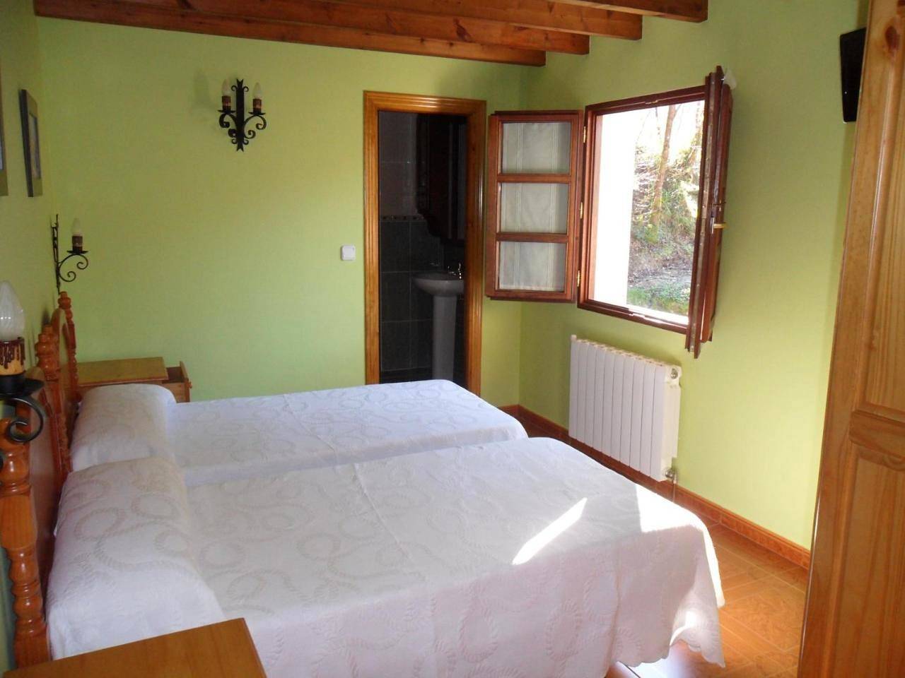 Twin Room in Cangas de Onís, Lagos de Covadonga