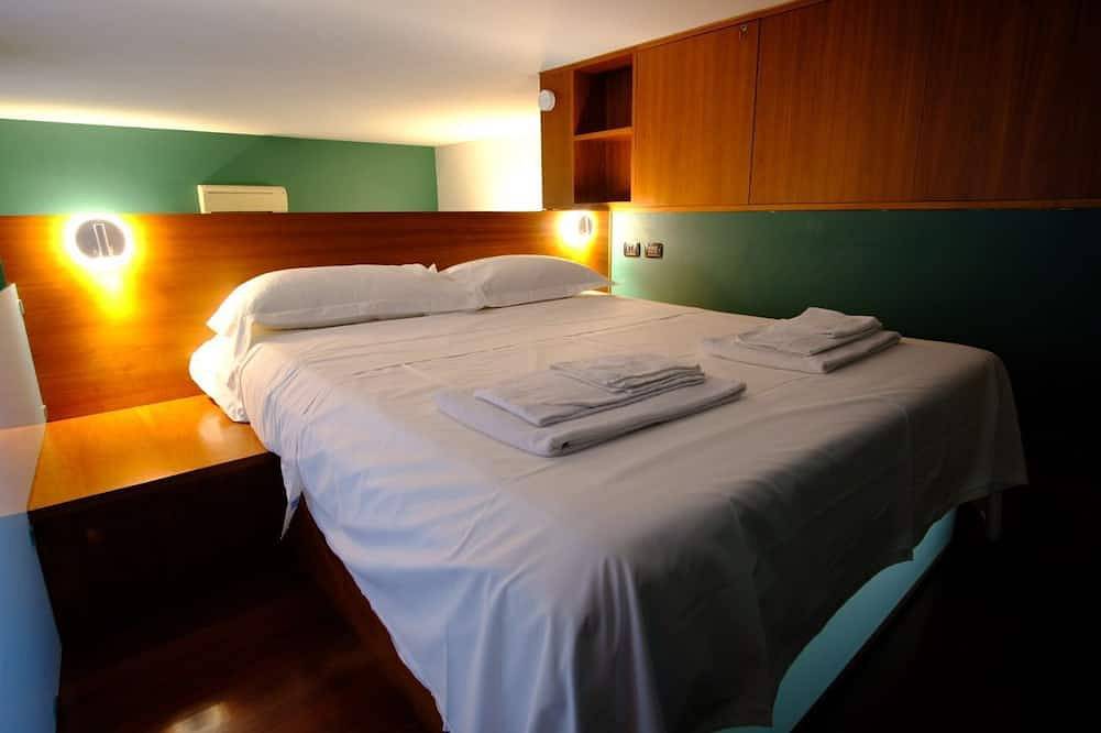 Entire apartment, A comfortable flat of 50sqm, ideal for four people, located on the third floor of a building without an elevator (access via stairs).The property is situated in the historic center, within the restricted traffic zone, just steps away from the Cathedral & in Piacenza, Piacenza Province