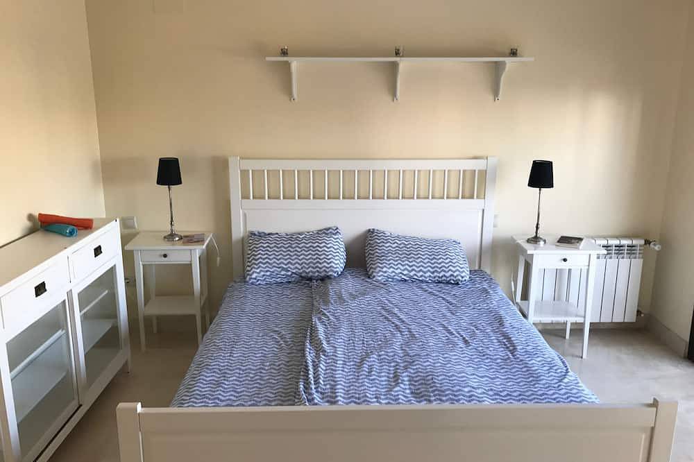 2 sengs rekkehus, soveplass til 6, med basseng og gratis Wifi, ligger i golf resort in Roda Golf, San Javier