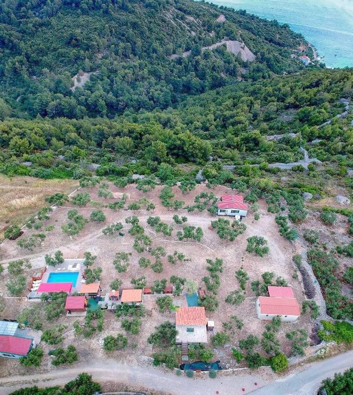 Camping pour 4 personnes, avec piscine et sauna ainsi que vue et jardin, animaux acceptés dans Hvar - 2
