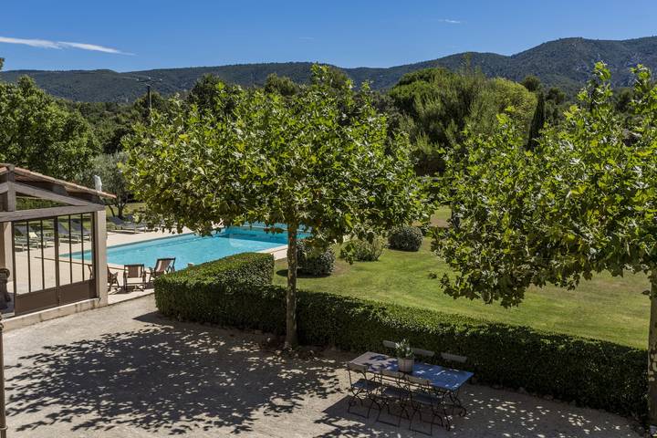 Location de vacances pour 10 personnes, avec jardin et piscine, adapté aux familles à Ménerbes