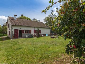 Gîte pour 10 personnes, avec jardin à Saint-Bresson