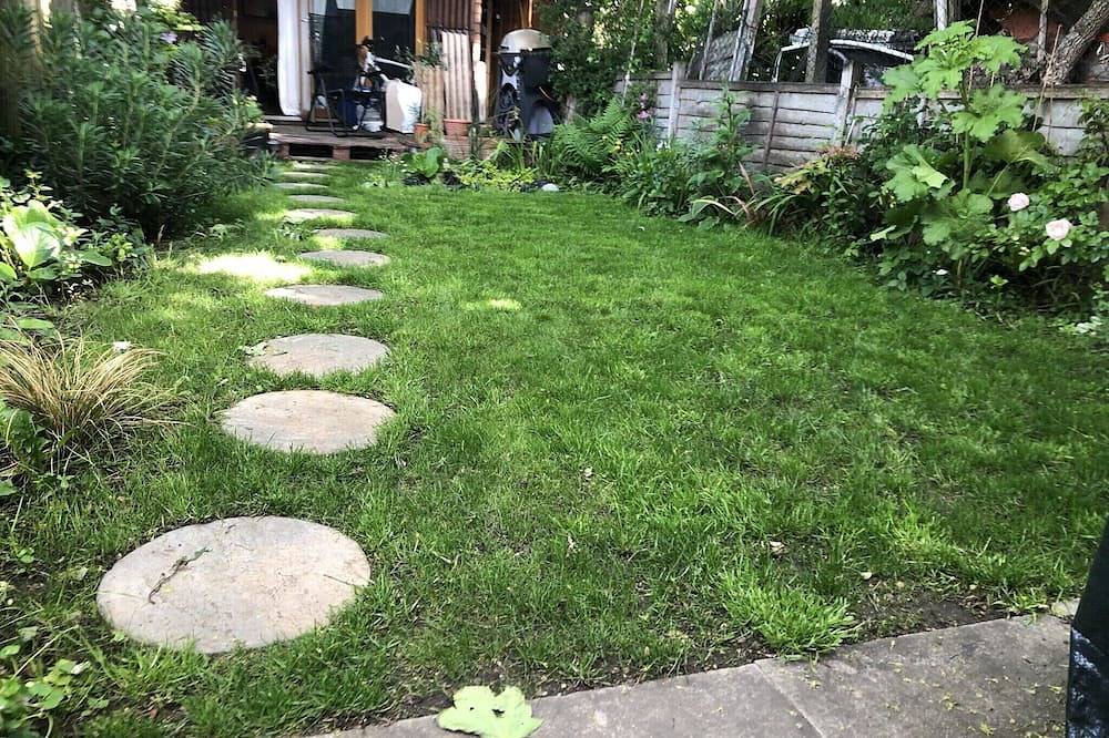 Ganze Wohnung, Helle und luftige Gartenwohnung in Brent, London