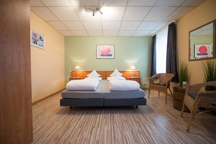 Hotel für 6 Personen, mit Balkon - 1
