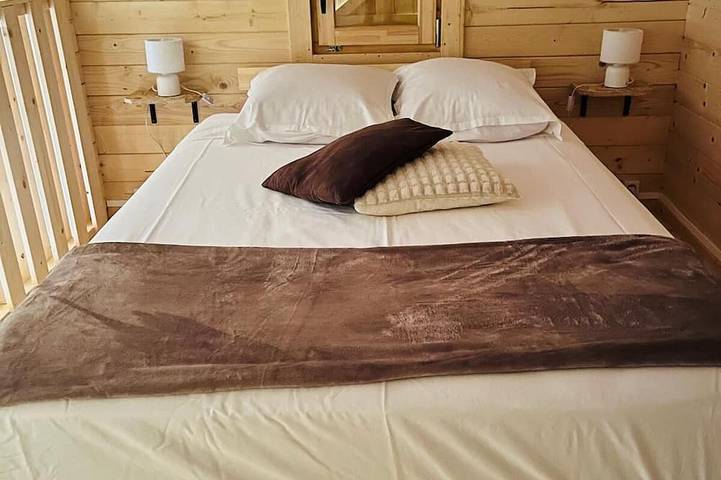 Detached chalet with unobstructed view of natural surroundings. in Ville-sur-Lumes, Ardennen
